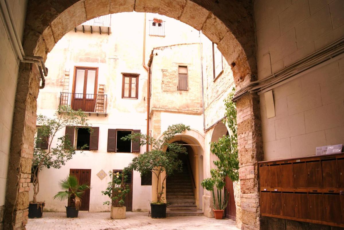 Suitetrails - BeeClaire Guest House