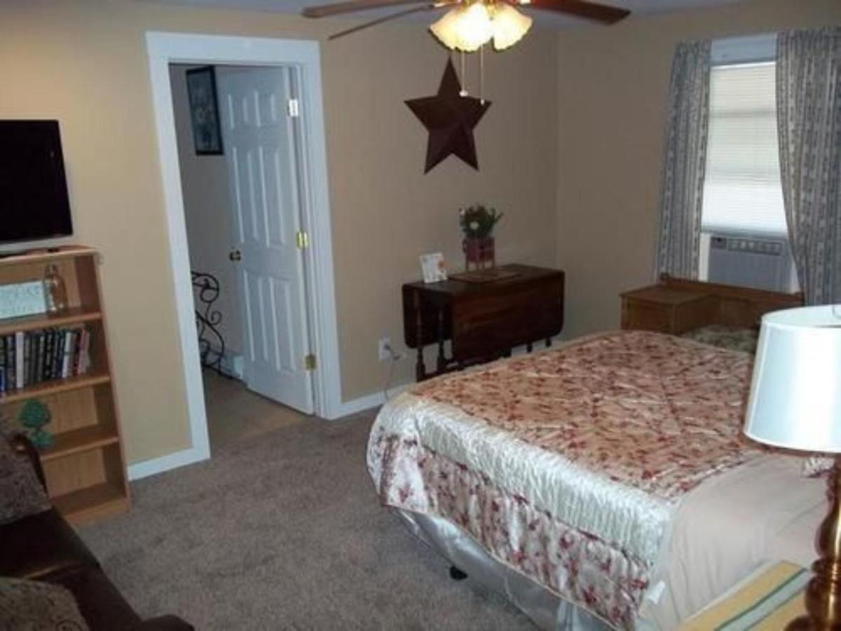 Tin Brook Bed & Breakfast - Housity