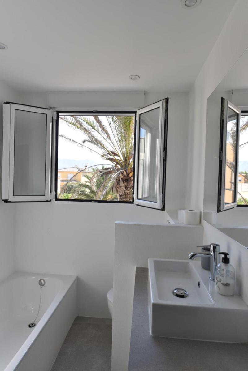 Suitetrails - Beach House Villa Roca