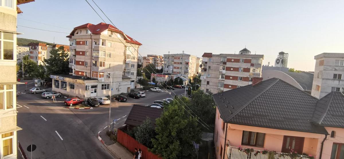 Marcos Apartments Nice and Cozy Mioveni - Housity