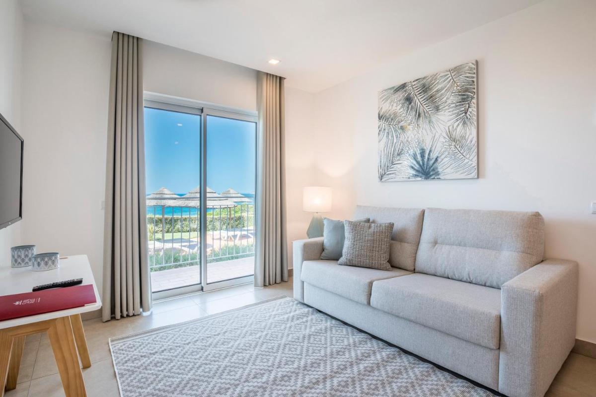 Uma área de estar em Clube Porto Mos - Sunplace Hotels & Beach Resort