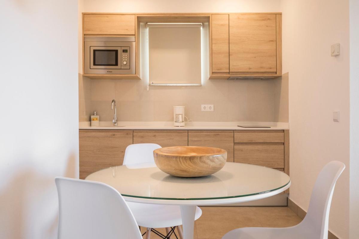 A cozinha ou kitchenette de Clube Porto Mos - Sunplace Hotels & Beach Resort
