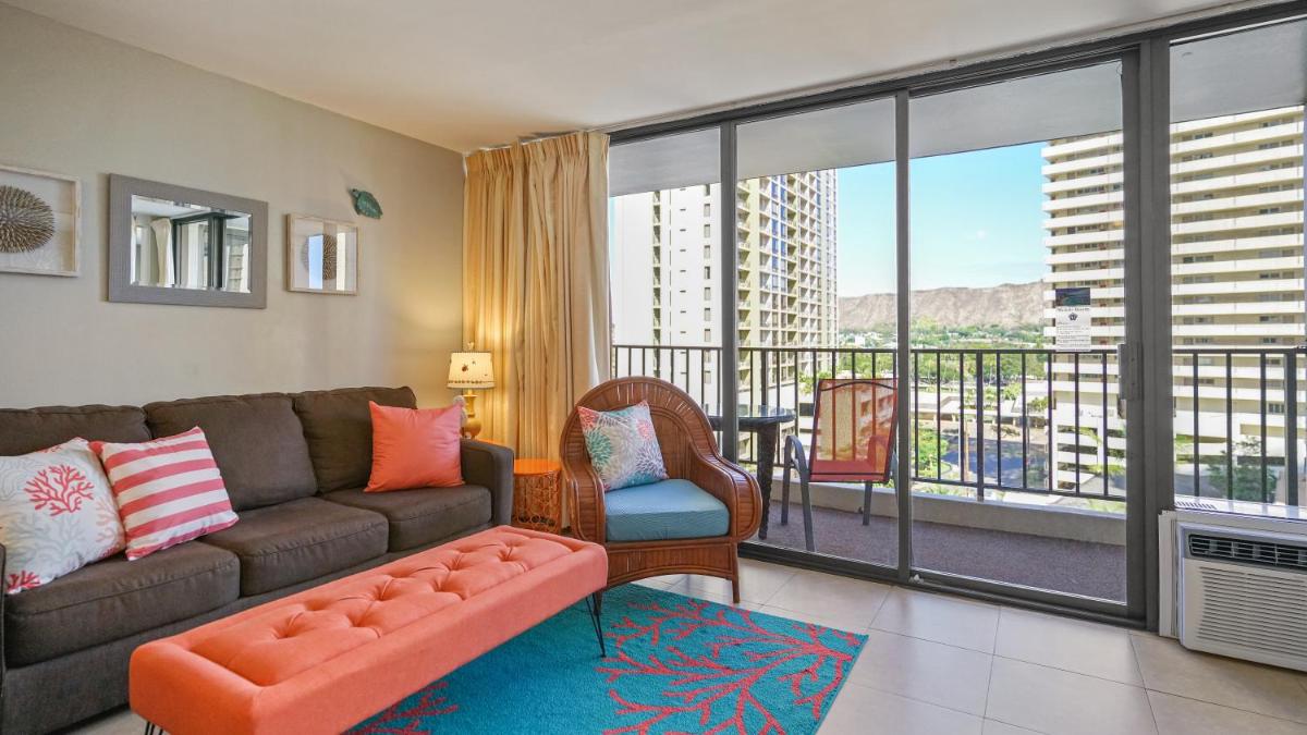 WAIKIKI BANYAN SUITES w FREE PARKING - Housity