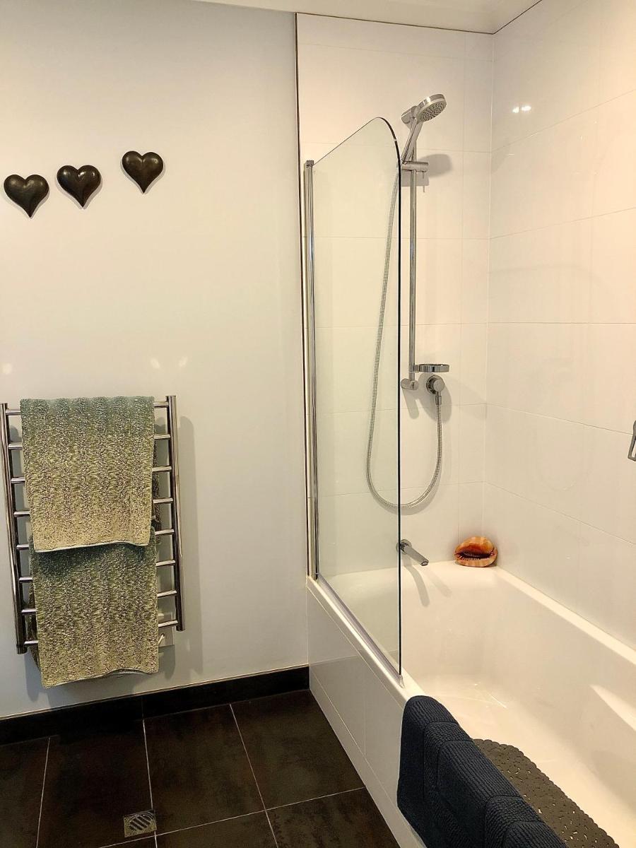 Executive style bedroom - Housity