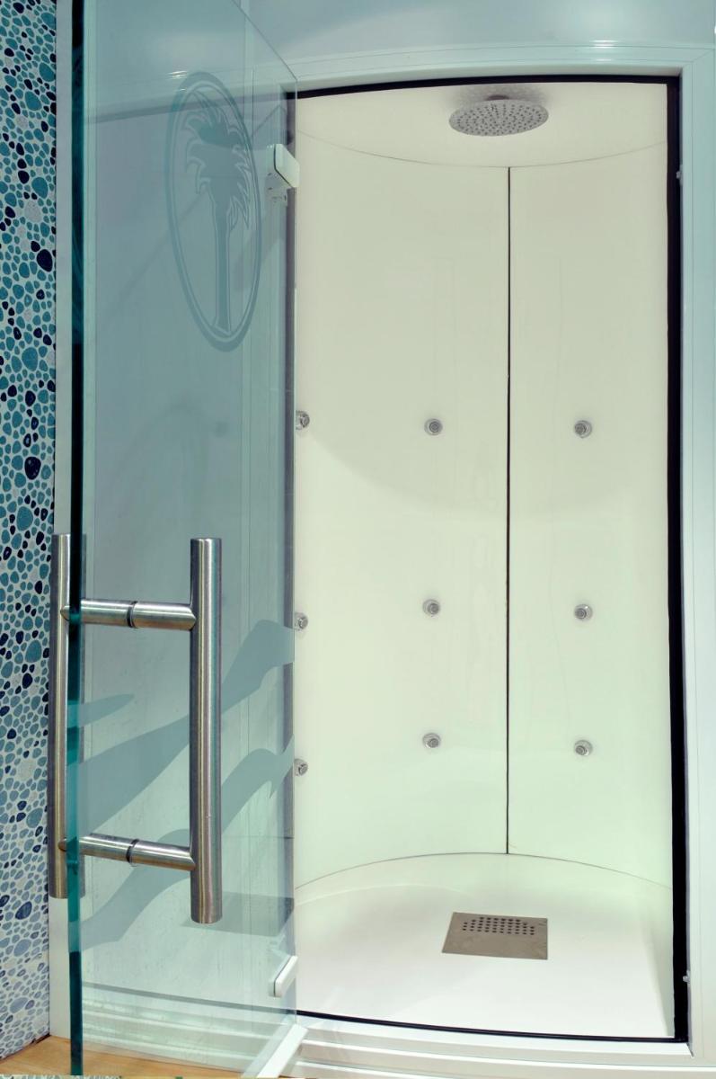 Un baño de GHT Oasis Tossa & Spa
