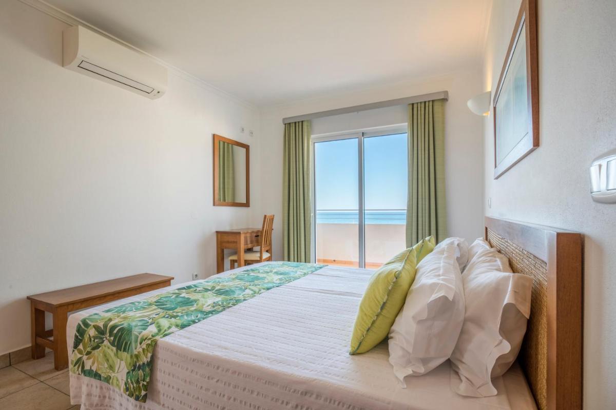 Uma cama ou camas num quarto em Clube Porto Mos - Sunplace Hotels & Beach Resort