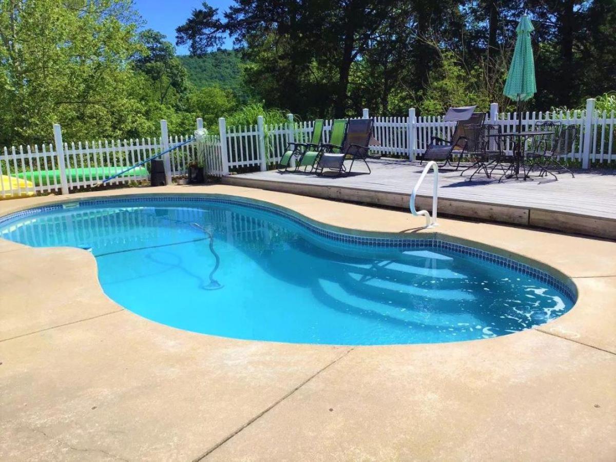 Plain & Fancy Bed & Breakfast - Housity