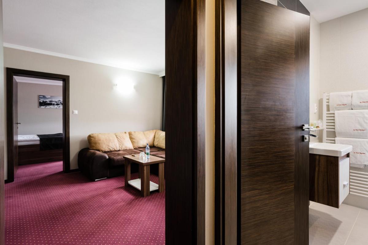 Hotel Menhard - Housity