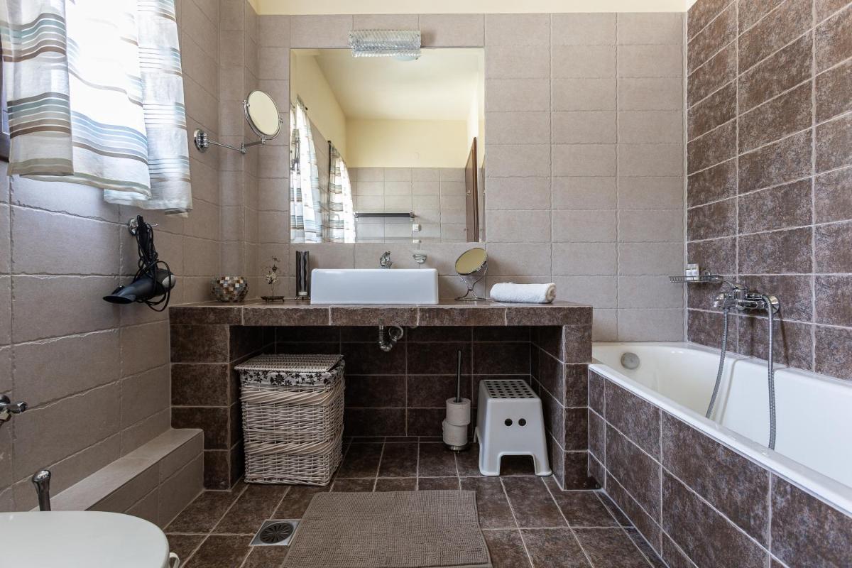 Chiron Residence - Housity