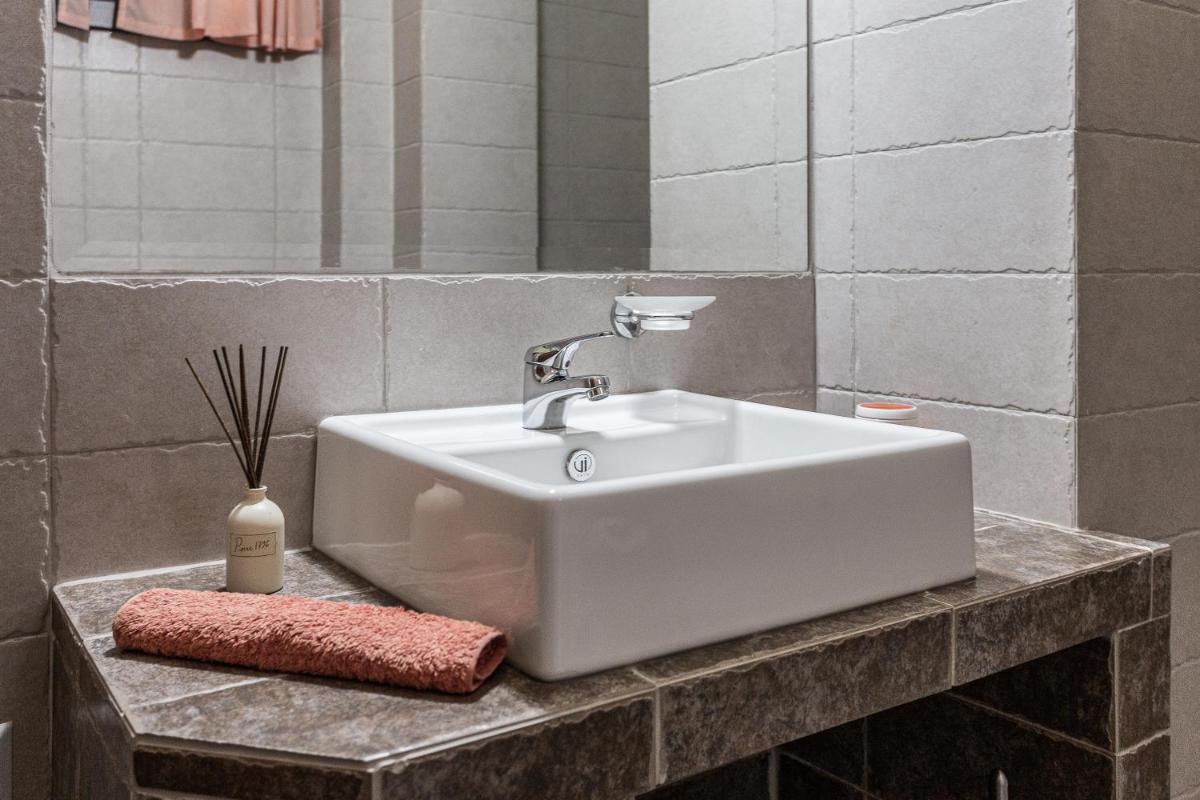 Chiron Residence - Housity