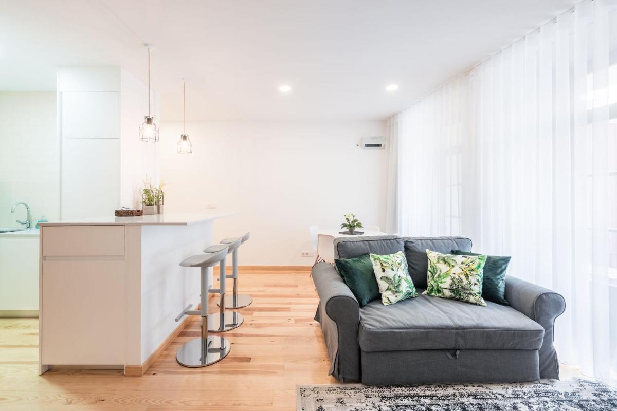 Suitetrails - LovelyStay - 1BR Flat w AC and Balcony by Aliados