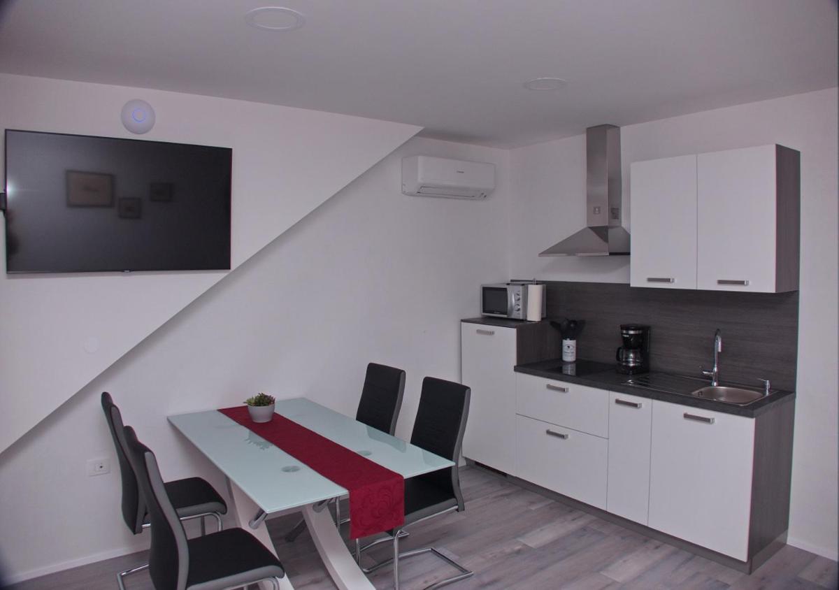 Apartmaji Anita - Housity