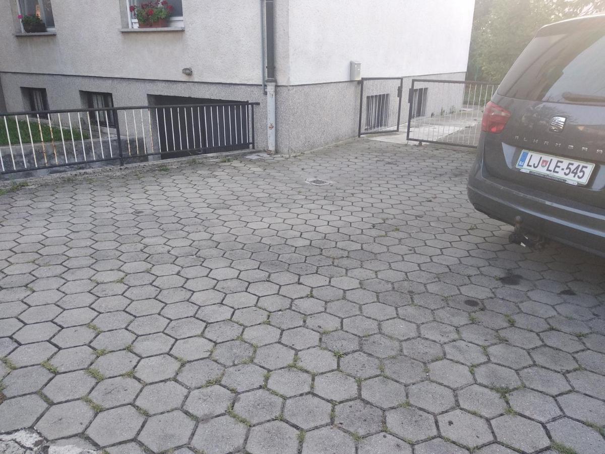 Apartment Ksenija - Housity