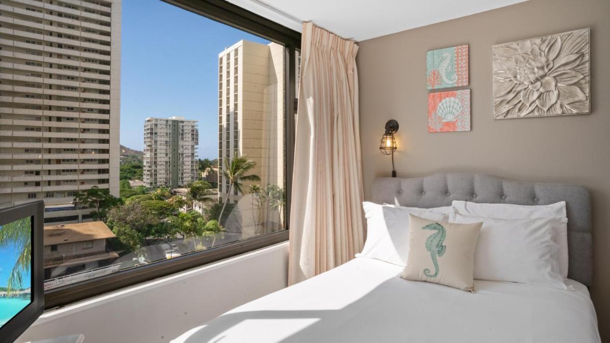 WAIKIKI BANYAN SUITES w FREE PARKING - Housity