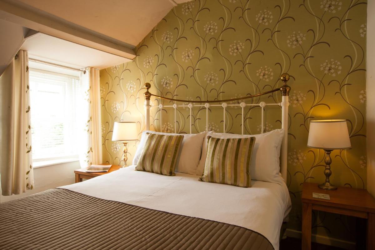 Hollybush Inn - Housity