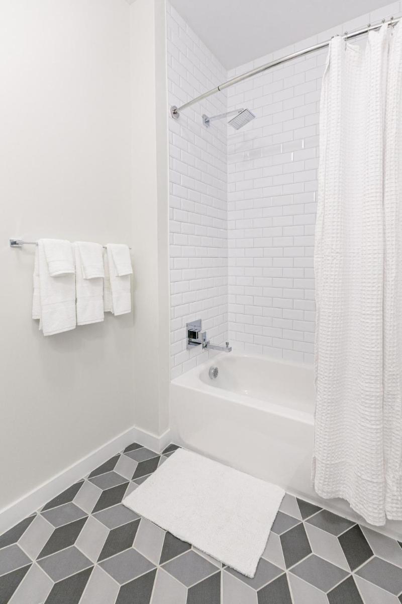 Kislak 304 Chic Studio in the Heart of Downtown - Housity