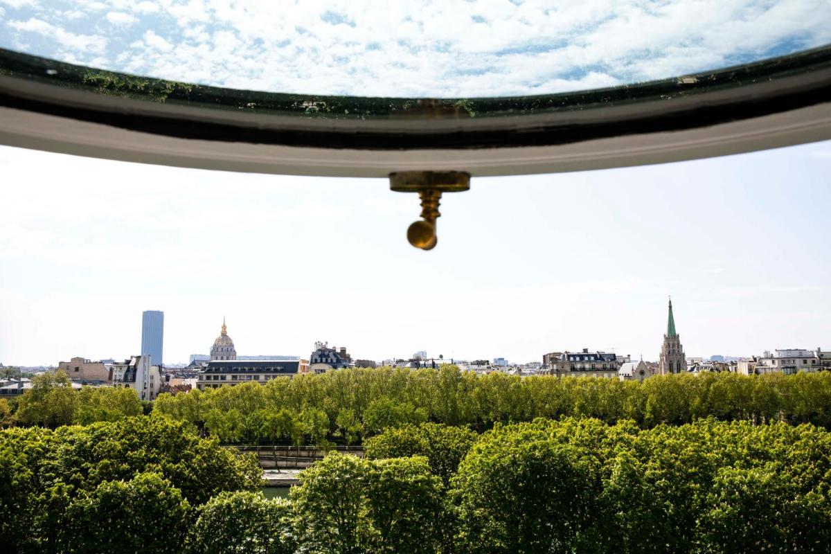 Vue générale sur Paris ou vue de la ville depuis l'hôtel