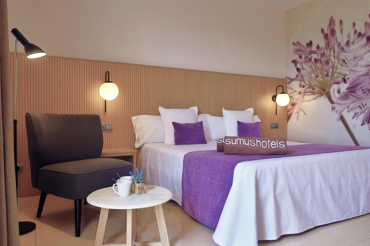 Cama o camas de una habitación en Sumus Hotel Monteplaya & SPA 4Sup - Adults Only