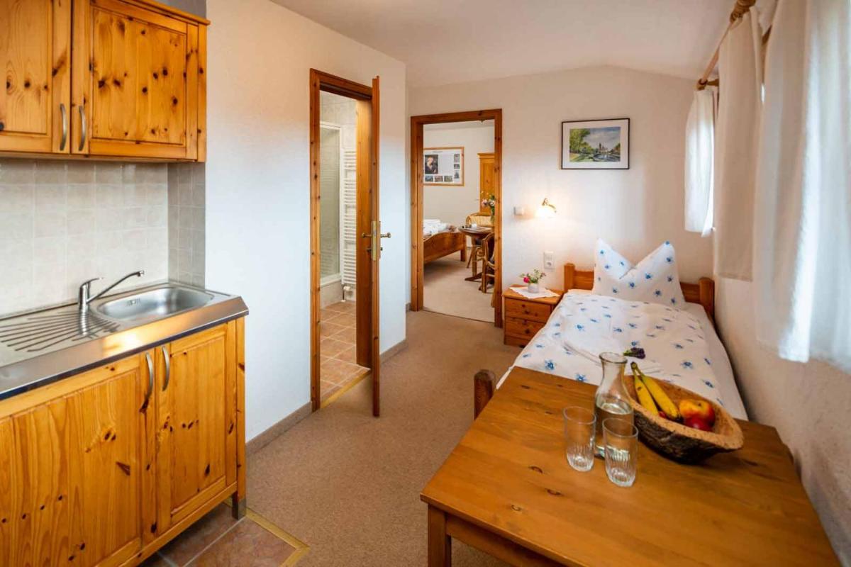 Landhotel Gut Wildberg mit Badeteich und großem Garten - Housity