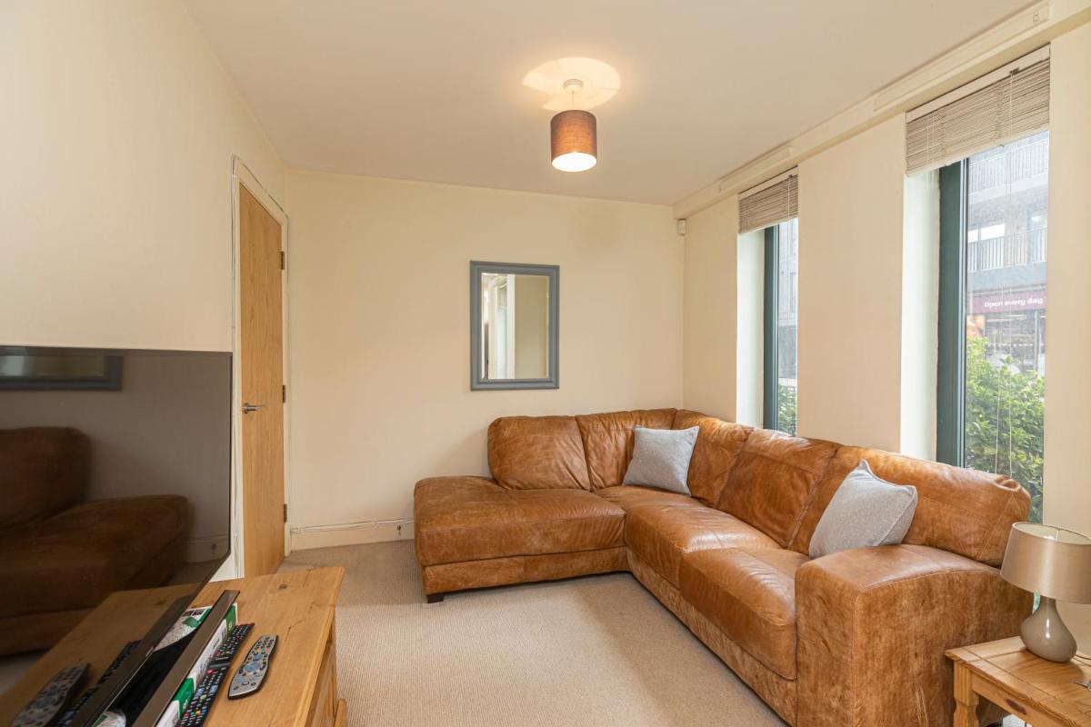 Modern 1-Bed Apartment In Southwark, South London - Housity