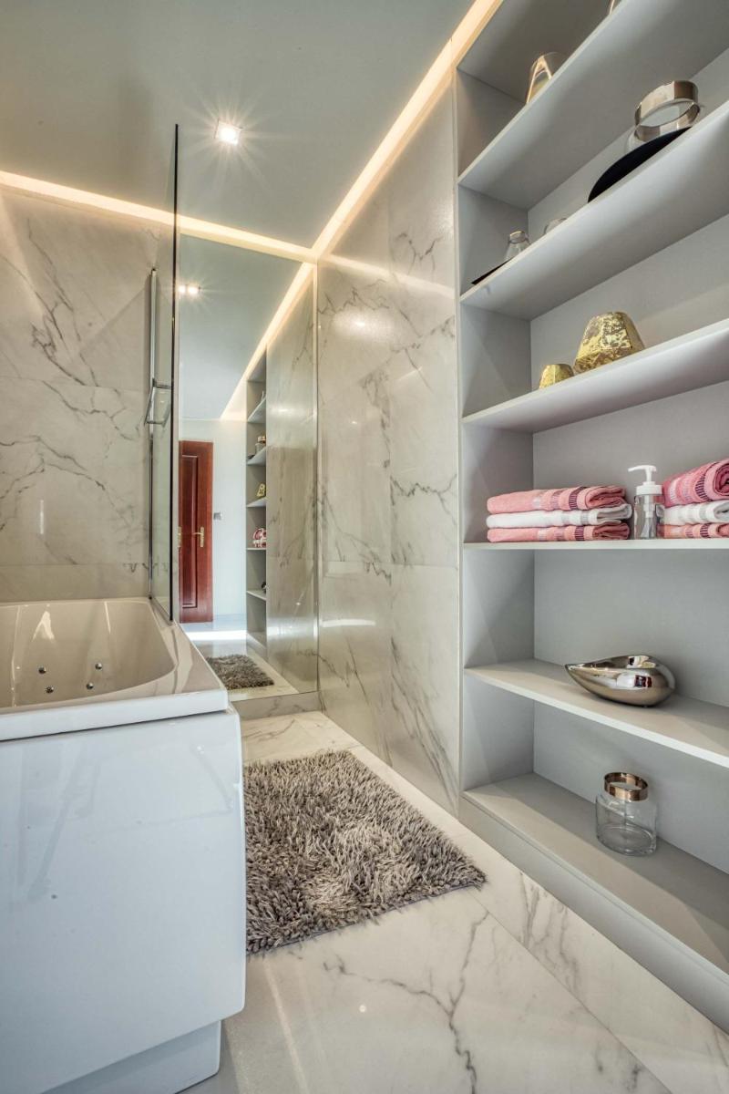 Hotel Biały Dom - Housity