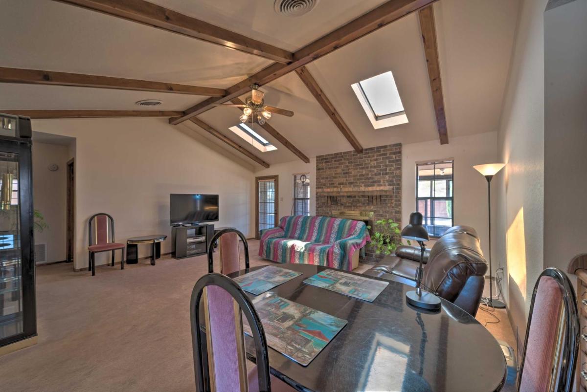 Mountain View Desert Home - 25 Mins to White Sands - Housity