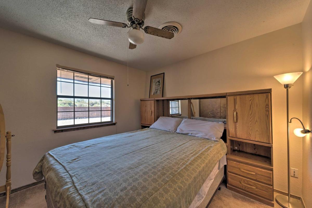 Mountain View Desert Home - 25 Mins to White Sands - Housity