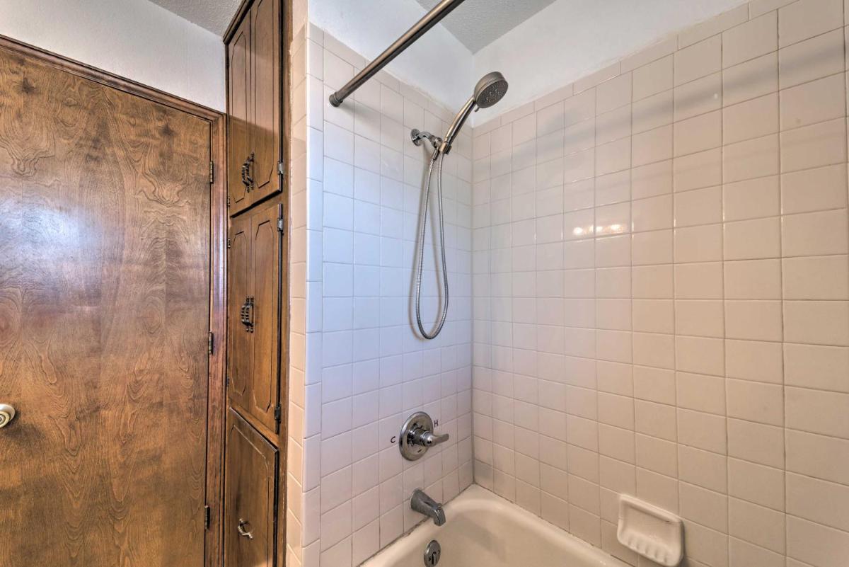 Mountain View Desert Home - 25 Mins to White Sands - Housity