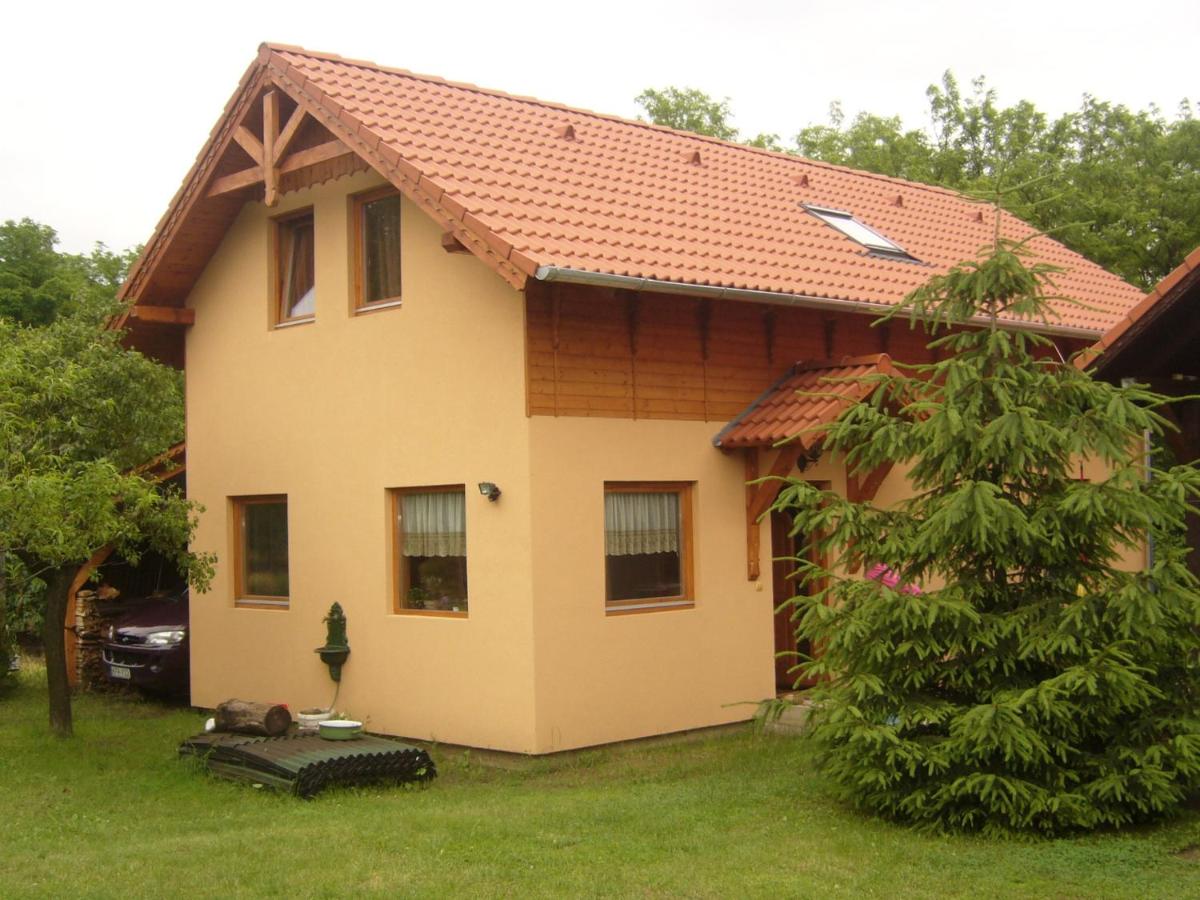 Béke Vendégház - Housity
