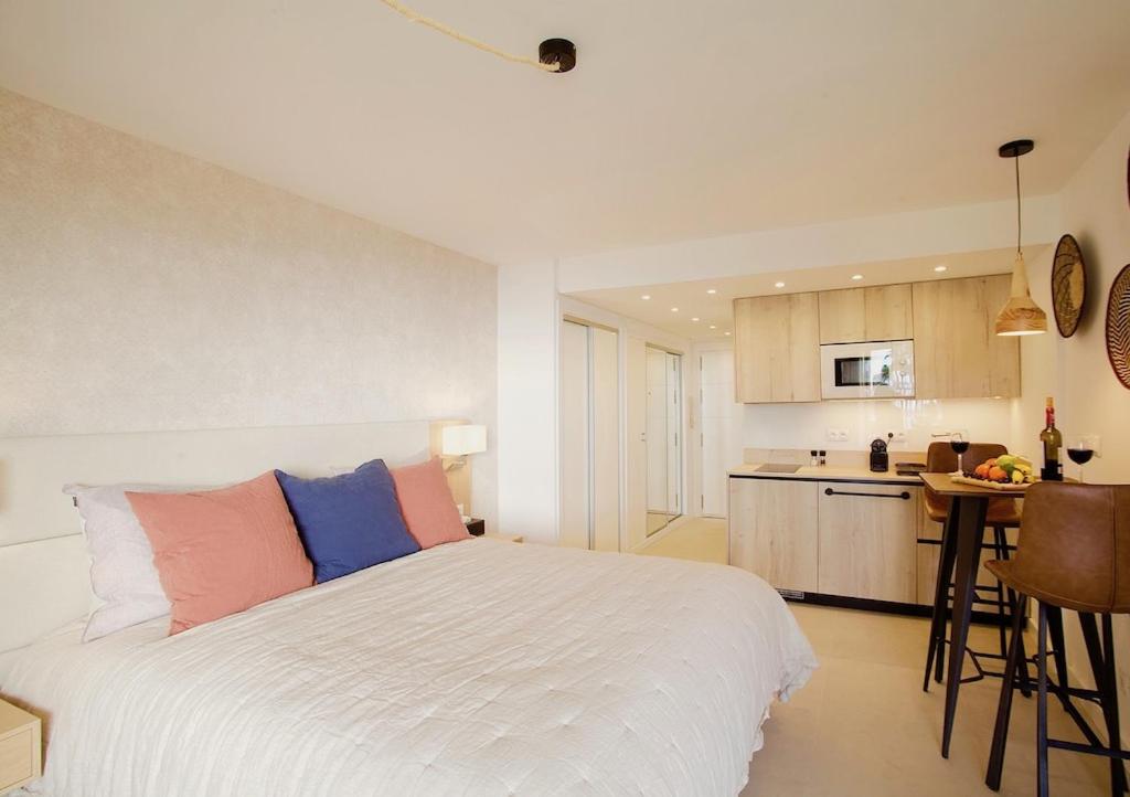 Top Studio on Marbella boulevard - Hizvo