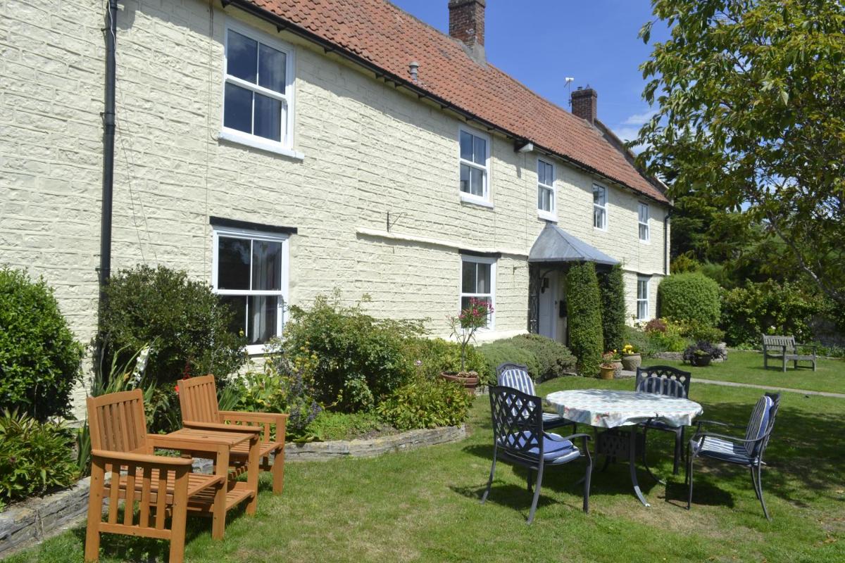 The Lawns Tea Room and B&B - Housity