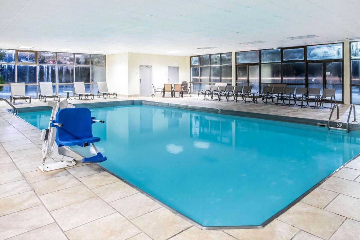 La Quinta Inn by Wyndham Davenport & Conference Center - Housity