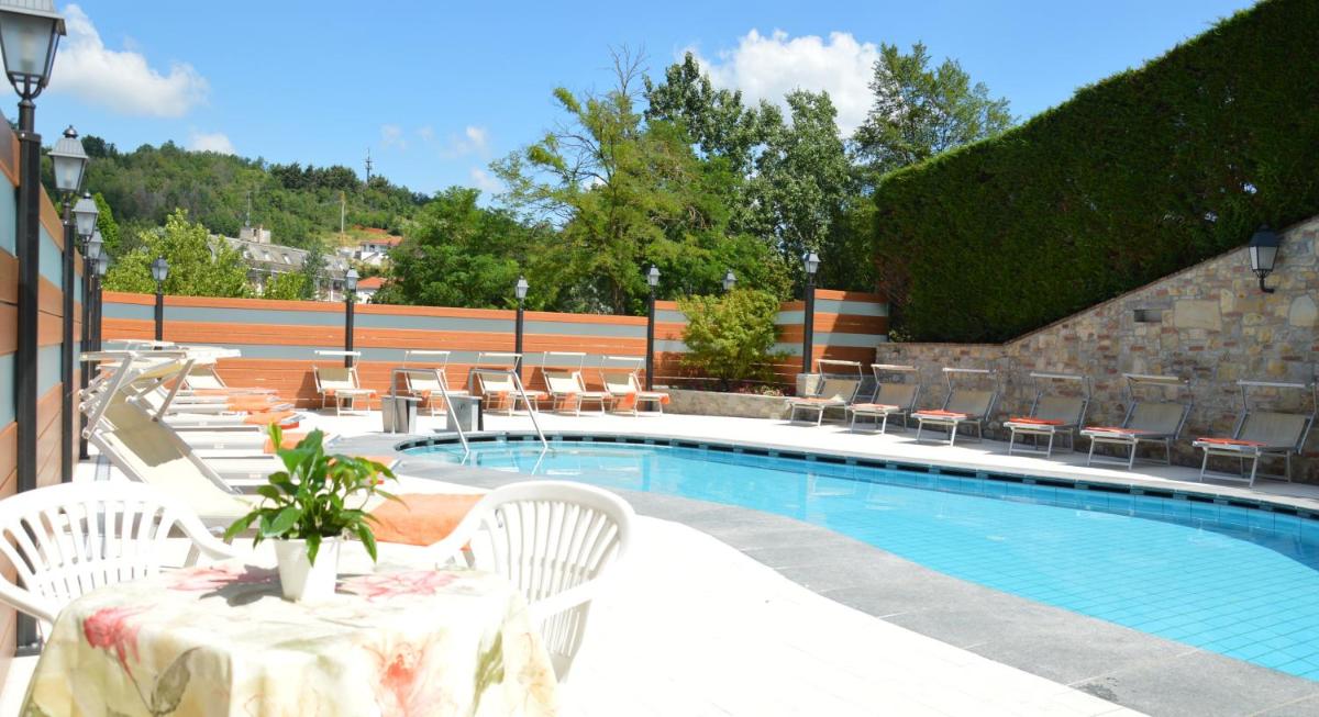Hotel Plaza - Housity