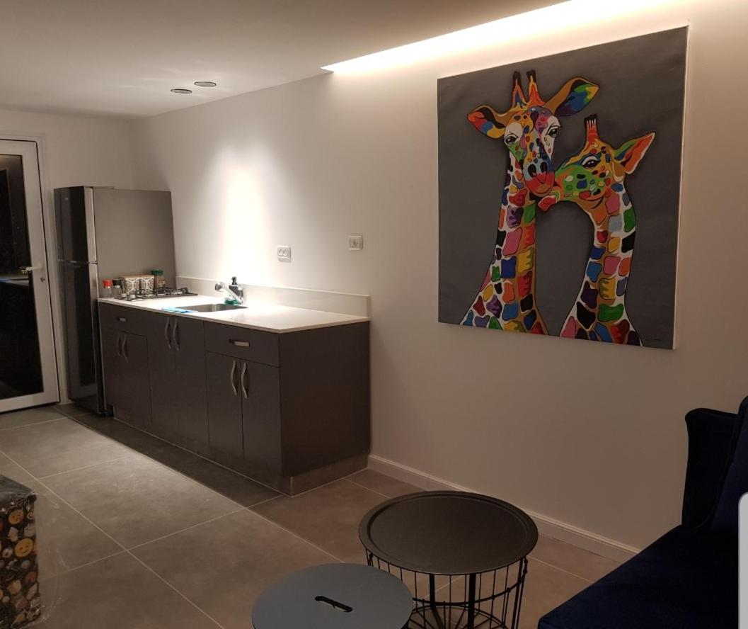 House By The Beach - Housity