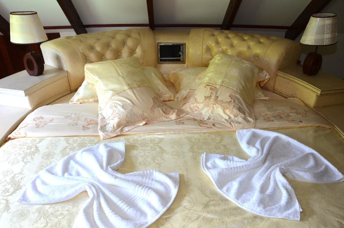 Moonlight Beach Villa - Housity