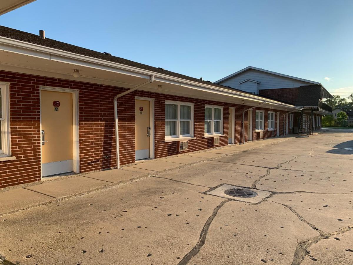 New Relax Inn Bridgeview - Housity