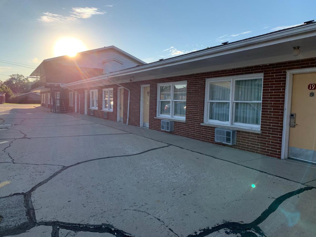 New Relax Inn Bridgeview - Housity