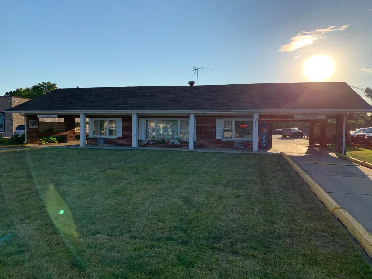 New Relax Inn Bridgeview - Housity
