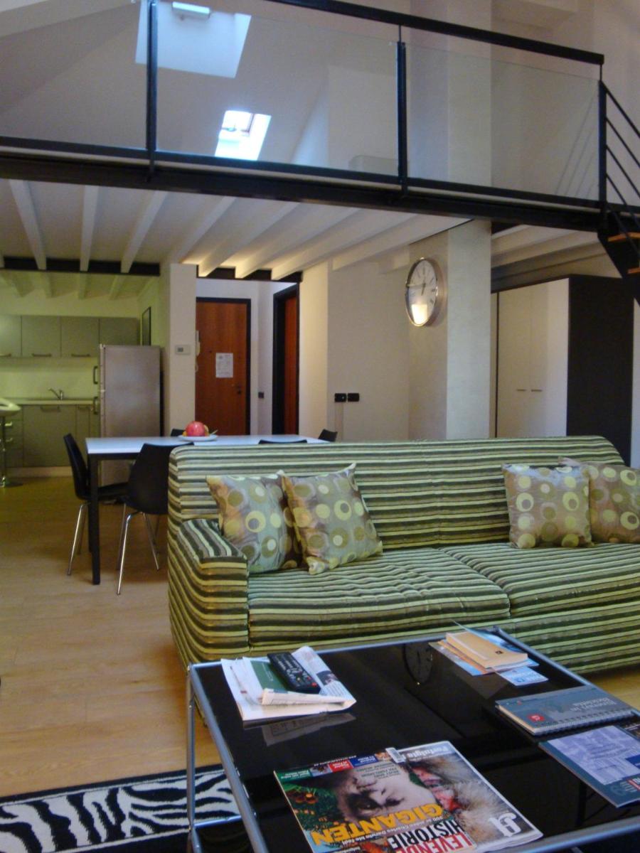 Central Bed 1 - Housity