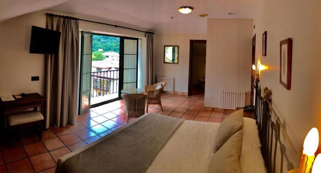 Hotel Villa de Cabrales - Housity