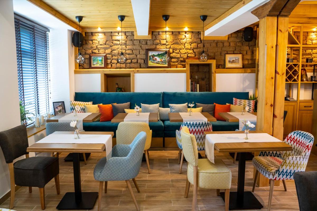 Seven Springs Hotel - Housity