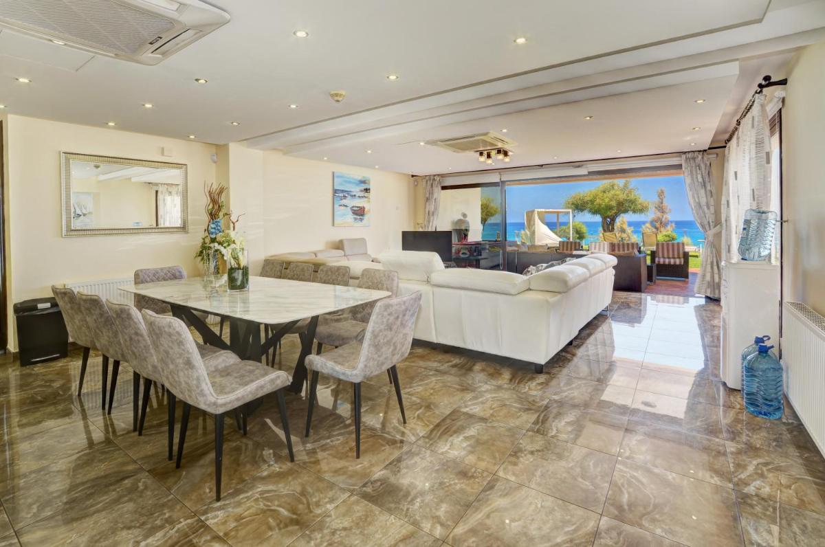 Seafront Protaras Villas - Hizvo