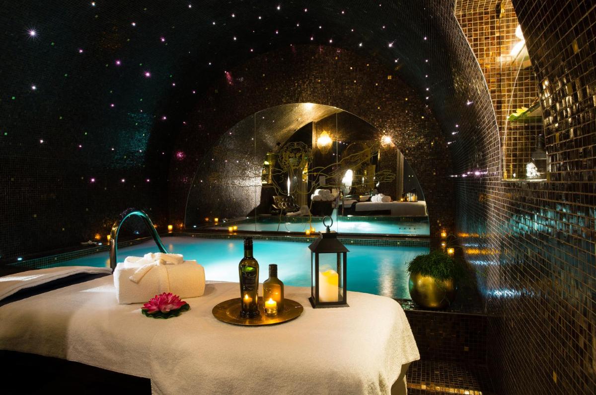 Piscine de l'établissement Hôtel Da Vinci & Spa ou située à proximité