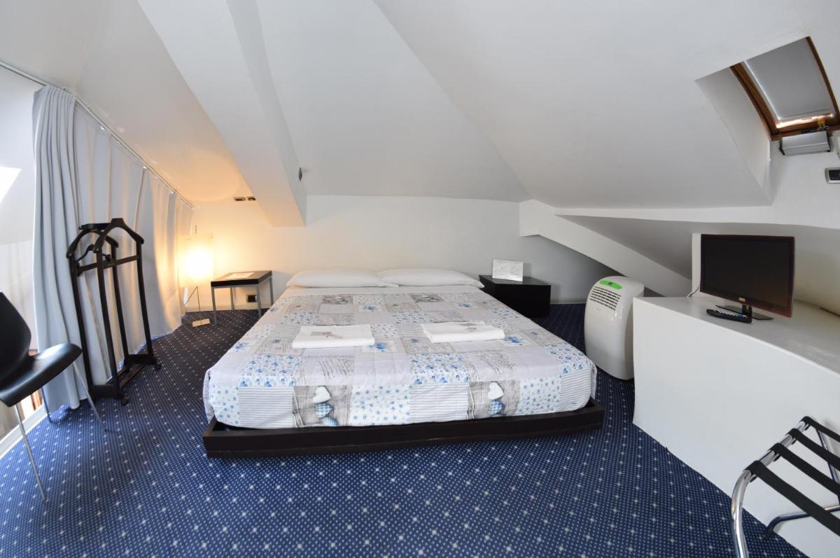 Central Bed 1 - Housity