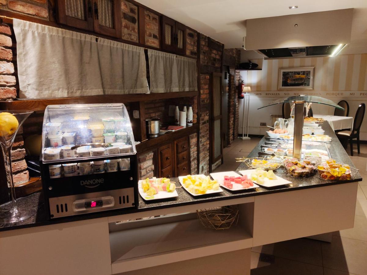 Comida en o cerca de este hotel