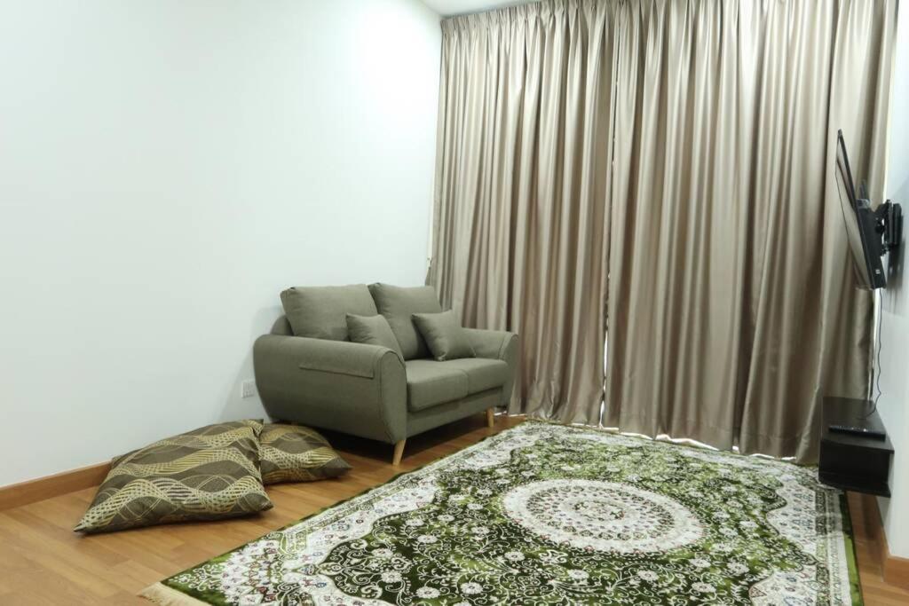 Kota Seriemas Nilai Vacation Home - Housity