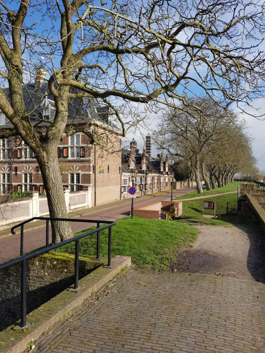 Hotel Buren - Housity