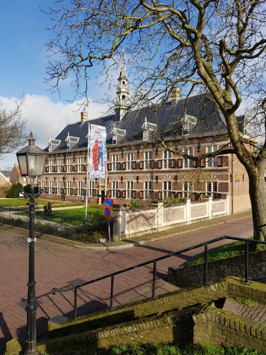 Hotel Buren - Housity