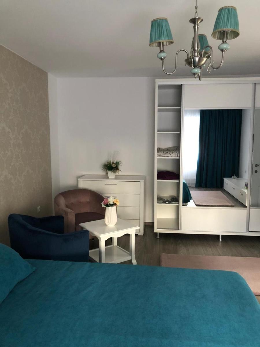 Tudor Apartment - Housity