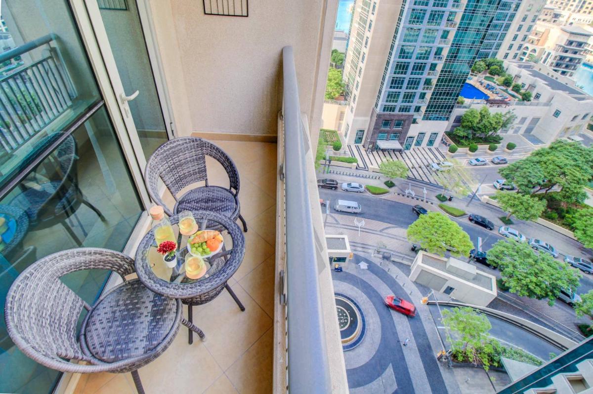 Durrani Homes - Luxurious Studio near Dubai Mall with pool view - Housity
